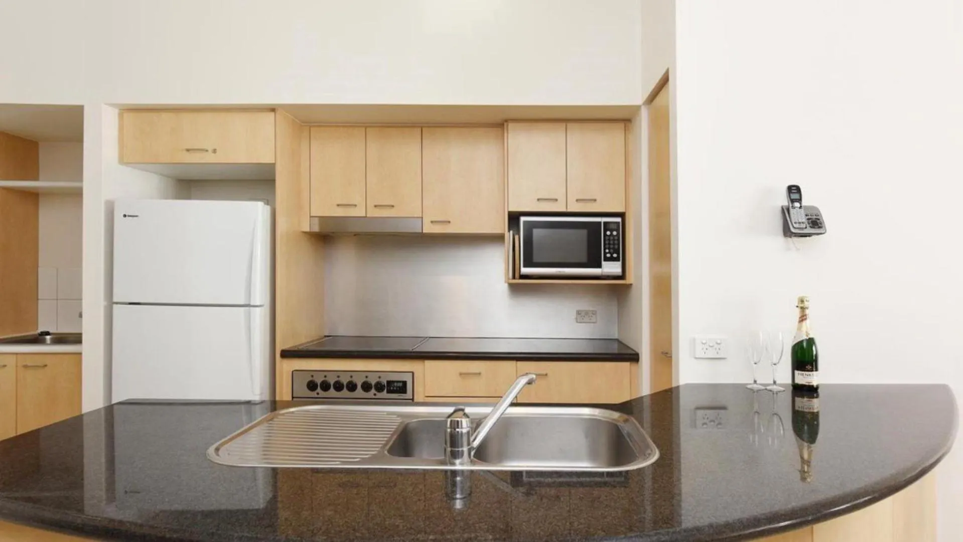 Rolling Surf Resort Unit 48 Caloundra Apartment