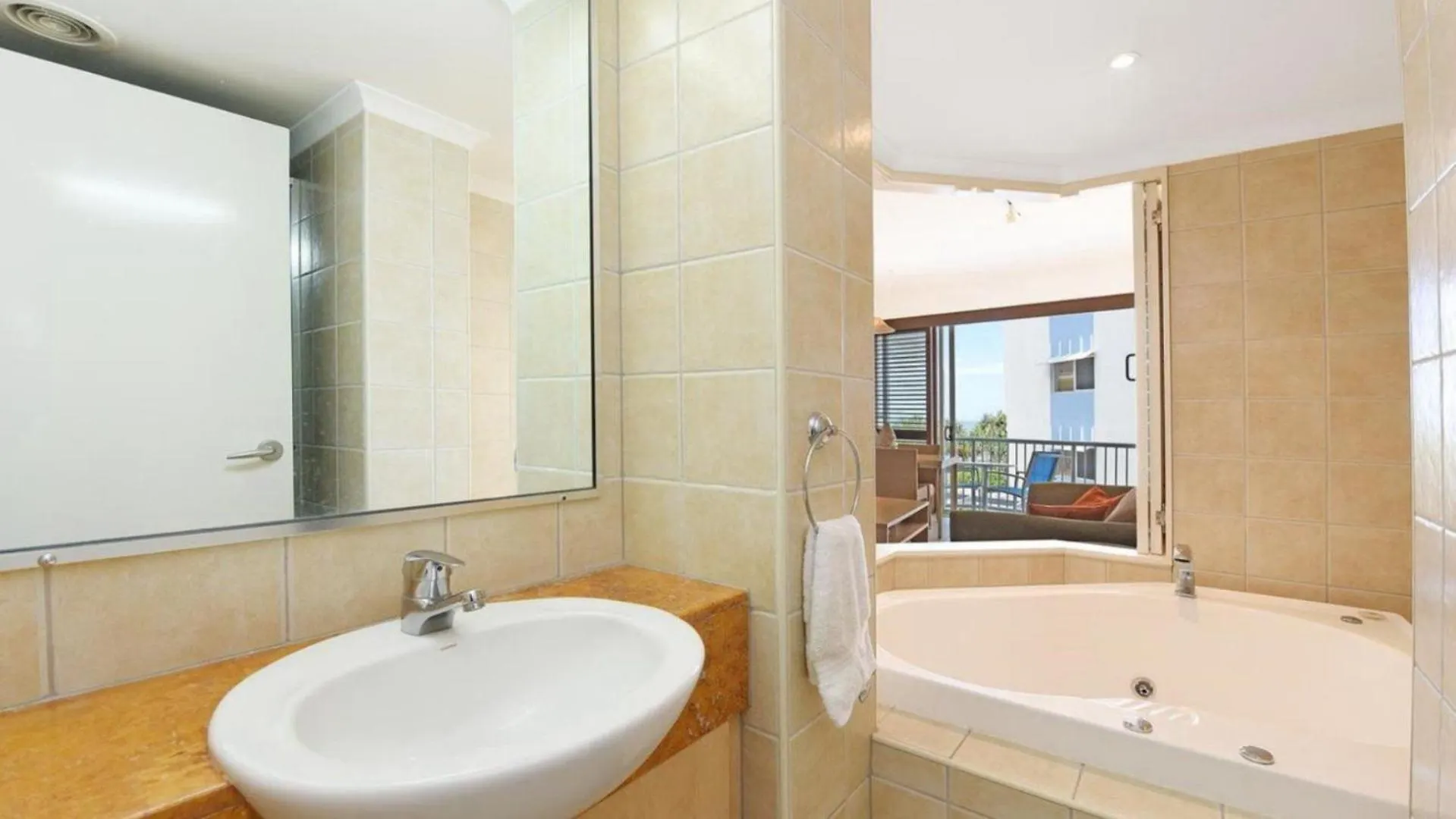 Rolling Surf Resort Unit 48 Caloundra